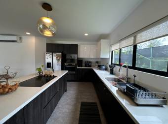 Casa de 2 plantas a la venta en el condominio Los Llanos en Ciudad Hacienda Los Reyes