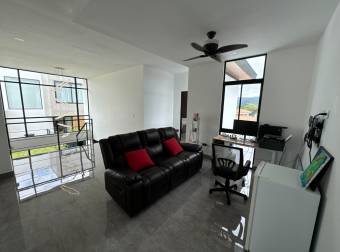 Casa de 2 plantas a la venta en el condominio Los Llanos en Ciudad Hacienda Los Reyes
