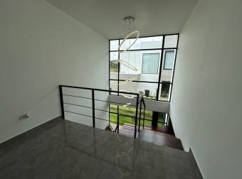 Casa de 2 plantas a la venta en el condominio Los Llanos en Ciudad Hacienda Los Reyes