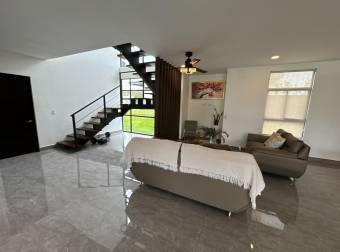 Casa de 2 plantas a la venta en el condominio Los Llanos en Ciudad Hacienda Los Reyes