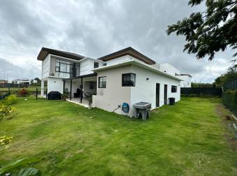 Casa de 2 plantas a la venta en el condominio Los Llanos en Ciudad Hacienda Los Reyes