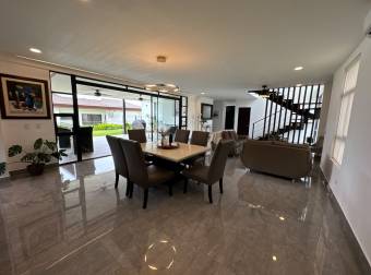 Casa de 2 plantas a la venta en el condominio Los Llanos en Ciudad Hacienda Los Reyes