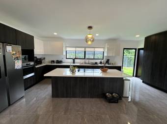 Casa de 2 plantas a la venta en el condominio Los Llanos en Ciudad Hacienda Los Reyes