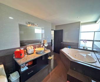 Casa de 4 habitaciones en La Guacima, Veredas del Arroyo