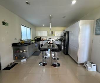 Casa de 4 habitaciones en La Guacima, Veredas del Arroyo