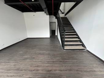 Local comercial con mezzanina y alta visibilidad en torre premium #26-1094 GS