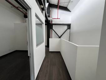 Local comercial con mezzanina y alta visibilidad en torre premium #26-1094 GS