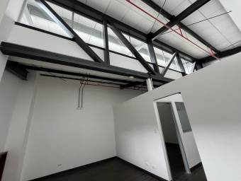 Local comercial con mezzanina y alta visibilidad en torre premium #26-1094 GS