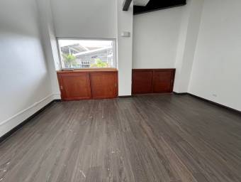 Local comercial con mezzanina y alta visibilidad en torre premium #26-1094 GS