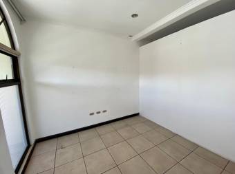 Centro comercial con 12 locales en zona exclusiva del oeste de San José #25-1838 GS