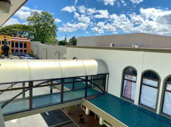 Centro comercial con 12 locales en zona exclusiva del oeste de San José #25-1838 GS