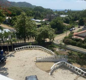 Propiedad con 4 casas y vista al mar ideal para Airbnb en Playas del Coco #25-672 GS