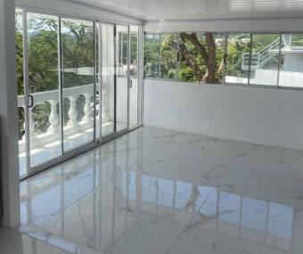 Propiedad con 4 casas y vista al mar ideal para Airbnb en Playas del Coco #25-672 GS