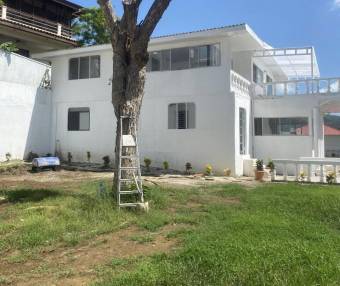 Propiedad con 4 casas y vista al mar ideal para Airbnb en Playas del Coco #25-672 GS