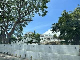 Propiedad con 4 casas y vista al mar ideal para Airbnb en Playas del Coco #25-672 GS