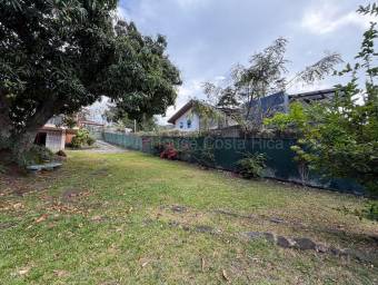 Casa con amplio terreno y potencial de inversión en  Escazú #26-1594 GS