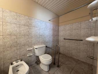 Casa con amplio terreno y potencial de inversión en  Escazú #26-1594 GS