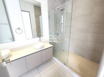 Venta de Casa moderna, Condominio Lindora 43, Santa Ana