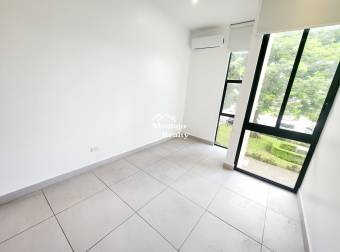 Venta de Casa moderna, Condominio Lindora 43, Santa Ana