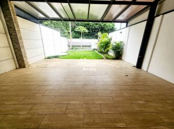 Venta de Casa moderna, Condominio Lindora 43, Santa Ana