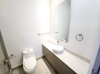 Venta de Casa moderna, Condominio Lindora 43, Santa Ana