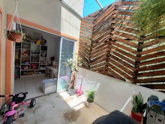 Venta de Casa en Piedades de Santa Ana. RAH 26-1539