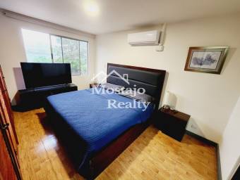 OPORTUNIDAD! Venta de Casa en Residencial en Sabana Oeste, 4 habitaciones!