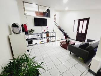 OPORTUNIDAD! Venta de Casa en Residencial en Sabana Oeste, 4 habitaciones!