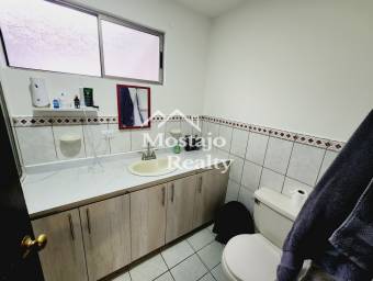 OPORTUNIDAD! Venta de Casa en Residencial en Sabana Oeste, 4 habitaciones!