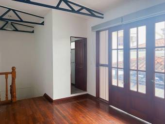 Se alquila casa con amplio patio en Carmen San José 26-1461