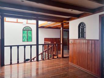 Se alquila casa con amplio patio en Carmen San José 26-1461