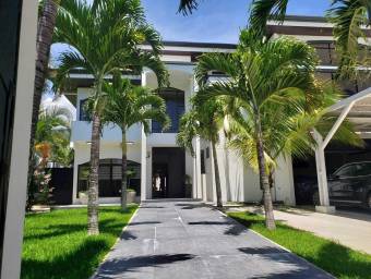 Se alquila casa con piscina privada en Santa Ana San José 26-1274 Se alquila casa con piscina privada en Santa Ana San José 26-1274