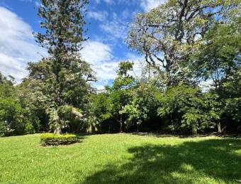 Se alquila casa con lote de más de 2100m2 en Santa Ana San José 26-1337 Se alquila casa con lote de más de 2100m2 en Santa Ana San José 26-1337