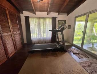 Se alquila casa con lote de más de 2100m2 en Santa Ana San José 26-1337 Se alquila casa con lote de más de 2100m2 en Santa Ana San José 26-1337