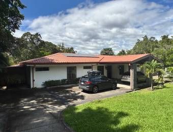 Se alquila casa con lote de más de 2100m2 en Santa Ana San José 26-1337