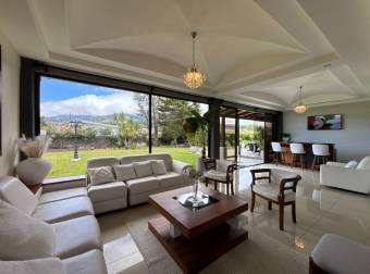 HOUSE FOR SALE IN LOMAS DEL ZURQUÍ RESIDENTIAL COMMUNITY, SAN ISIDRO, HEREDIA