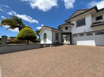 HOUSE FOR SALE IN LOMAS DEL ZURQUÍ RESIDENTIAL COMMUNITY, SAN ISIDRO, HEREDIA