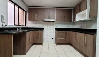 Se vende casa con patio en Granadilla Curridabat 26-1111