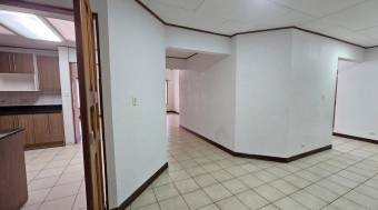 Se vende casa con patio en Granadilla Curridabat 26-1111