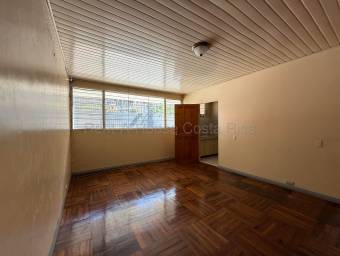 Se vende casa con amplio patio en Escazú San José 26-1594