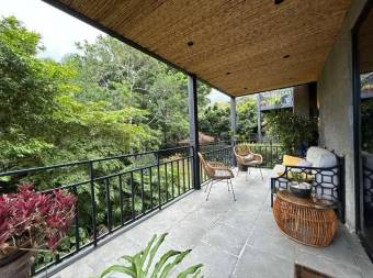 Apartamento tipo casa con terraza y naturaleza en exclusivo condominio Escazú 26-1519 GS