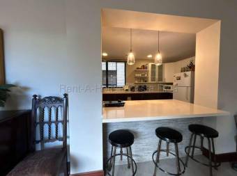 Apartamento tipo casa con terraza y naturaleza en exclusivo condominio Escazú 26-1519 GS