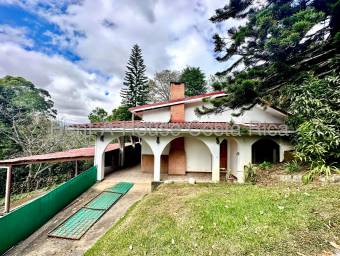 Se vende casa con lote de más de 3200m2 en La Unión Cartago 26-1592