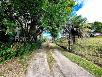 Se vende casa con lote de más de 3200m2 en La Unión Cartago 26-1592