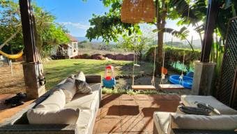 Propietario vende amplia casa de planta abierta en condominio con increíbles vistas