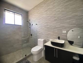 Casa moderna de lujo con jardín y parrillera en condominio #26-522 GS