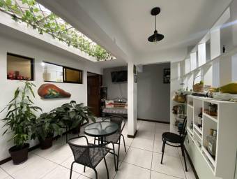 Casa con local comercial y uso mixto en excelente ubicación #26-519 GS