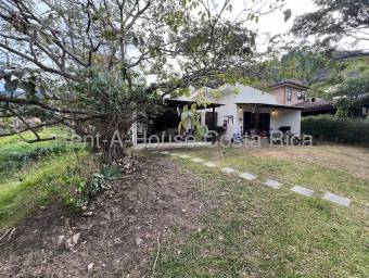 Casa moderna de 1 nivel con estudio independiente en Santa Ana #26-1487 GS