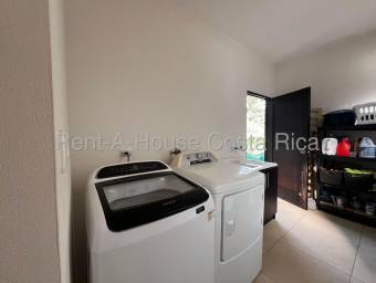 Casa moderna de 1 nivel con estudio independiente en Santa Ana #26-1487 GS