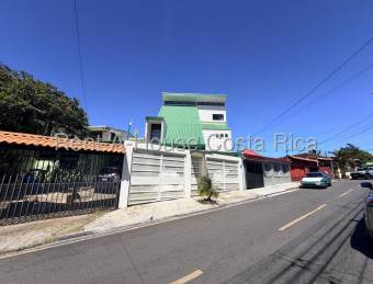 Casa amplia con mezzanine y potencial comercial en Anselmo Llorente #26-1440 GS